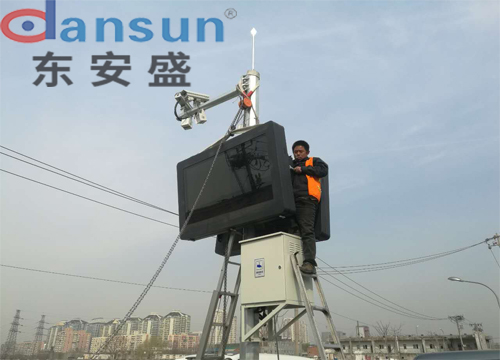 东安盛户外壁挂广告机应用于北京某步行街案例